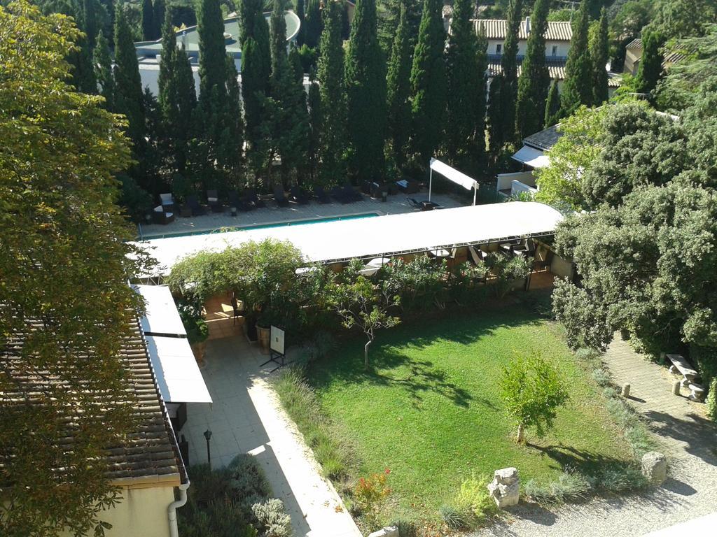 Logis Hotel - Restaurant Residence Les Cedres Villeneuve-lès-Avignon Екстериор снимка