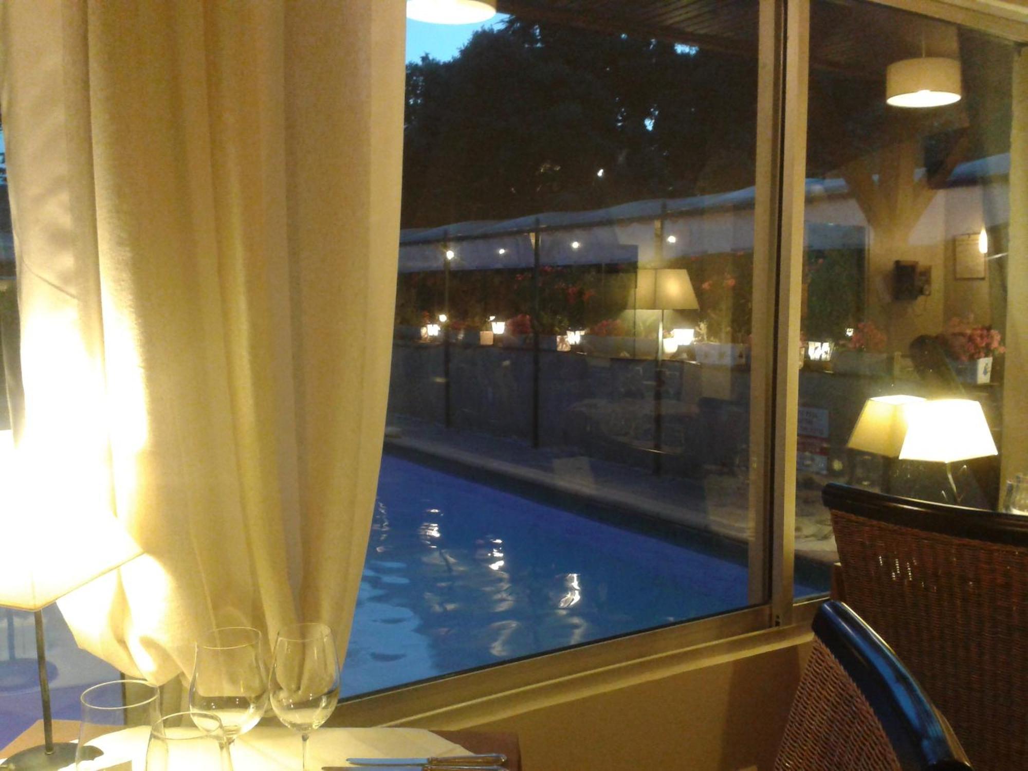 Logis Hotel - Restaurant Residence Les Cedres Villeneuve-lès-Avignon Екстериор снимка