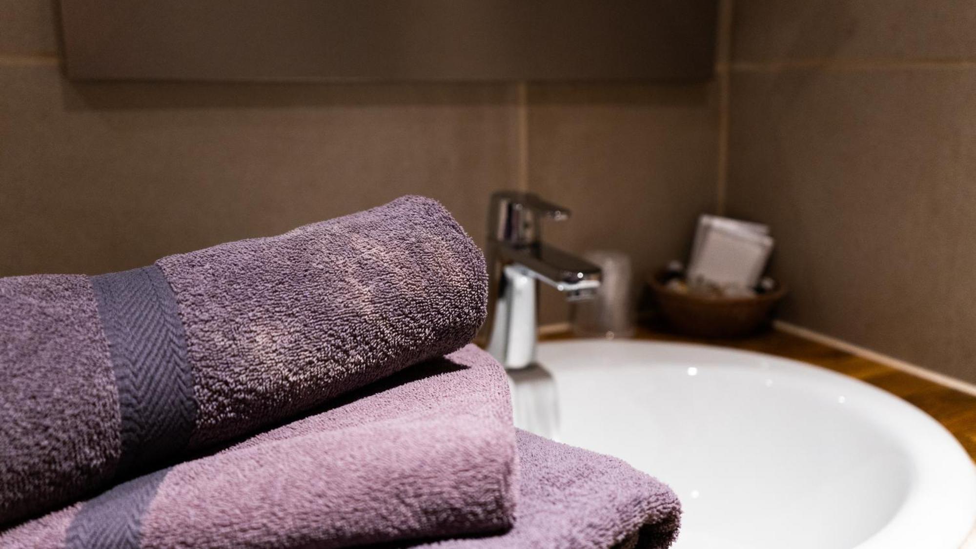Logis Hotel - Restaurant Residence Les Cedres Villeneuve-lès-Avignon Екстериор снимка