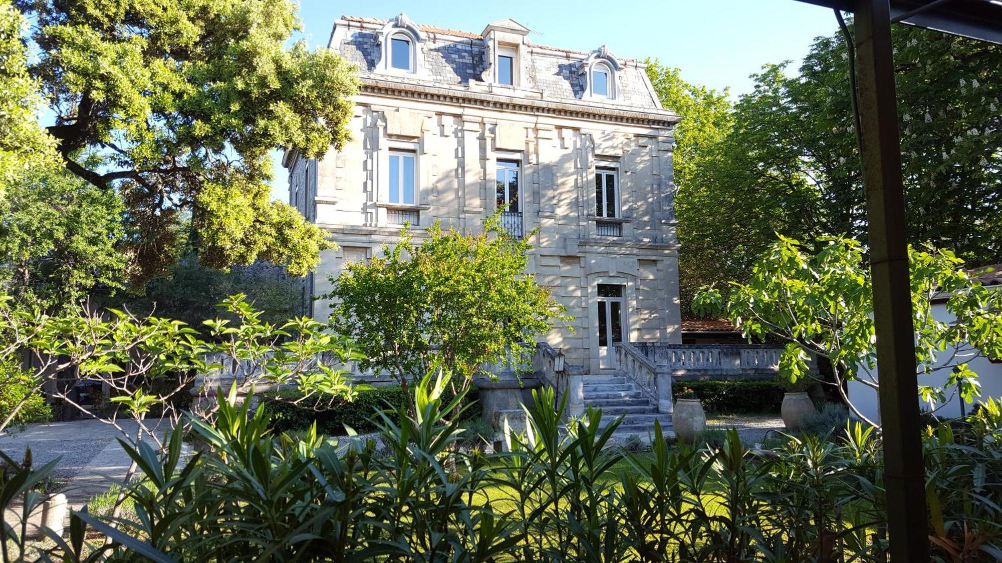 Logis Hotel - Restaurant Residence Les Cedres Villeneuve-lès-Avignon Екстериор снимка