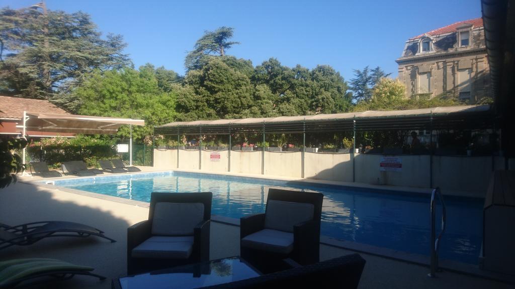 Logis Hotel - Restaurant Residence Les Cedres Villeneuve-lès-Avignon Екстериор снимка