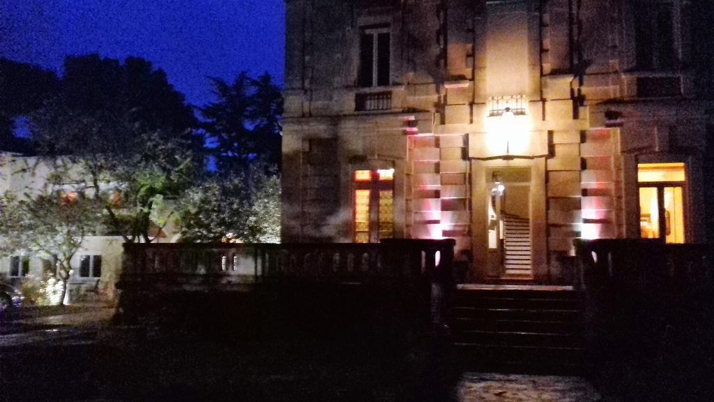 Logis Hotel - Restaurant Residence Les Cedres Villeneuve-lès-Avignon Екстериор снимка