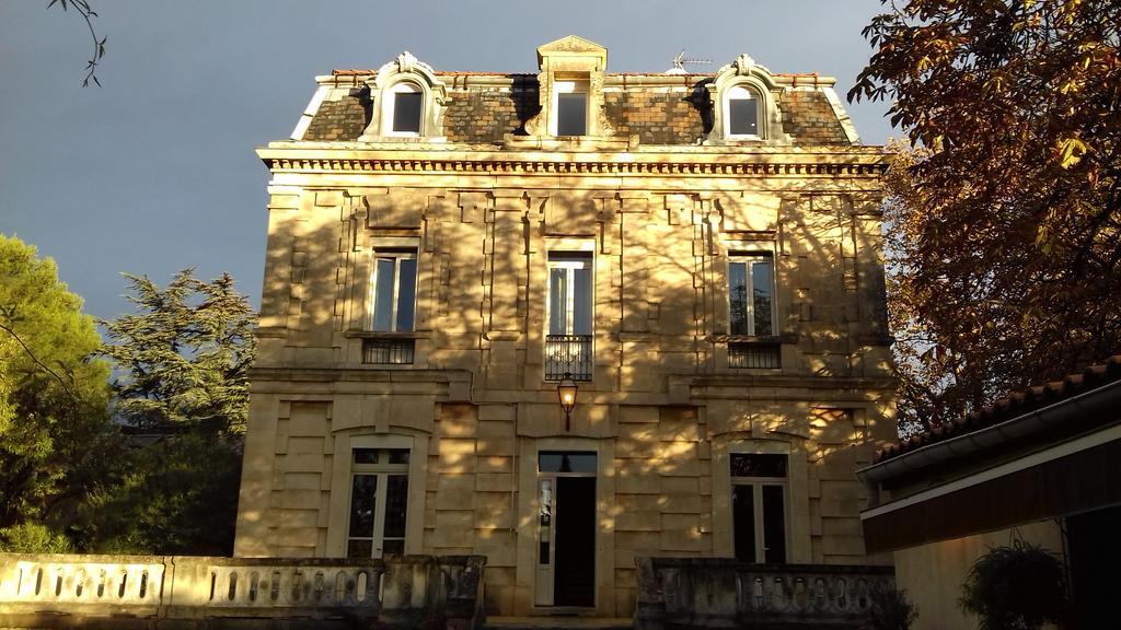 Logis Hotel - Restaurant Residence Les Cedres Villeneuve-lès-Avignon Екстериор снимка