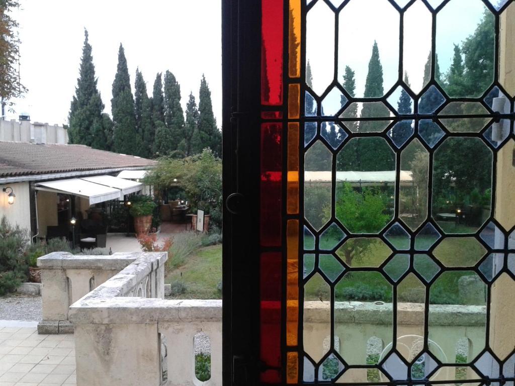 Logis Hotel - Restaurant Residence Les Cedres Villeneuve-lès-Avignon Екстериор снимка