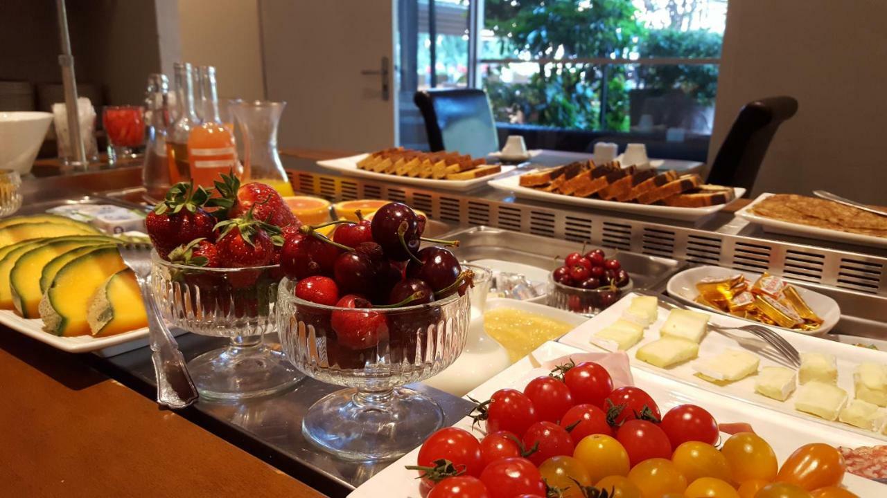 Logis Hotel - Restaurant Residence Les Cedres Villeneuve-lès-Avignon Екстериор снимка